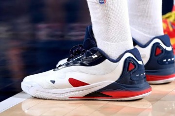 雷速官网比分-伦纳德穿着Kawhi4，砍下45分5篮板5助攻2抢断
