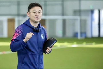 雷速官网下载-意外！大连球迷都以为崔麒新赛季会走，结果英博离队公告却没他